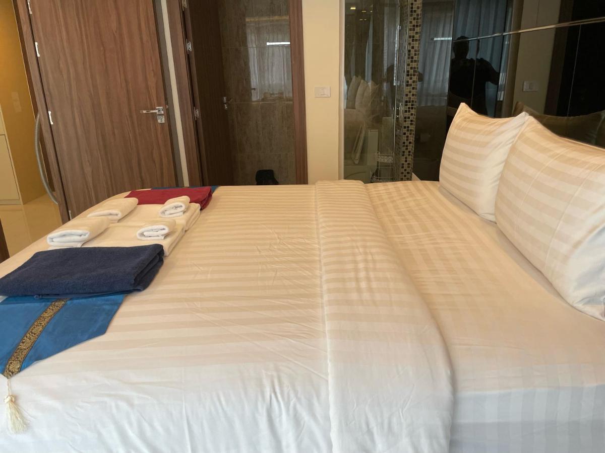 Luxury Business Suits In Grand Avenue By Pattaya City Estates Exteriör bild