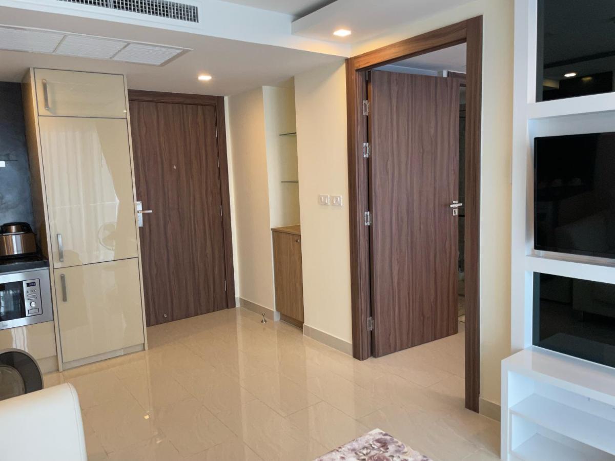 Luxury Business Suits In Grand Avenue By Pattaya City Estates Exteriör bild