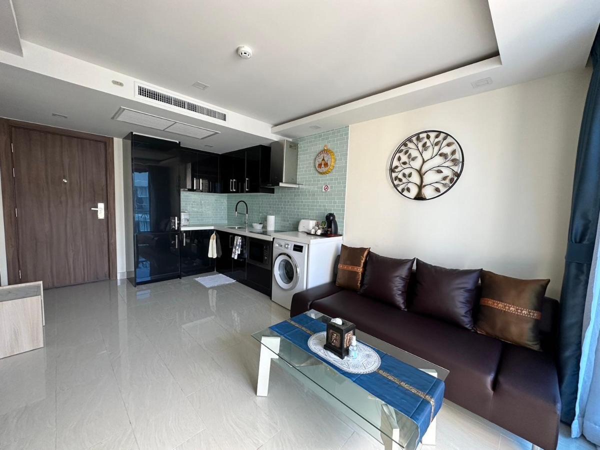 Luxury Business Suits In Grand Avenue By Pattaya City Estates Exteriör bild