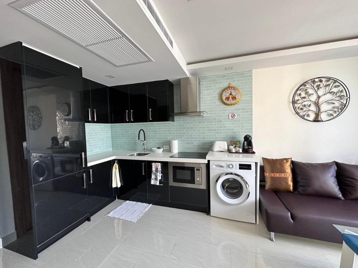 Luxury Business Suits In Grand Avenue By Pattaya City Estates Exteriör bild