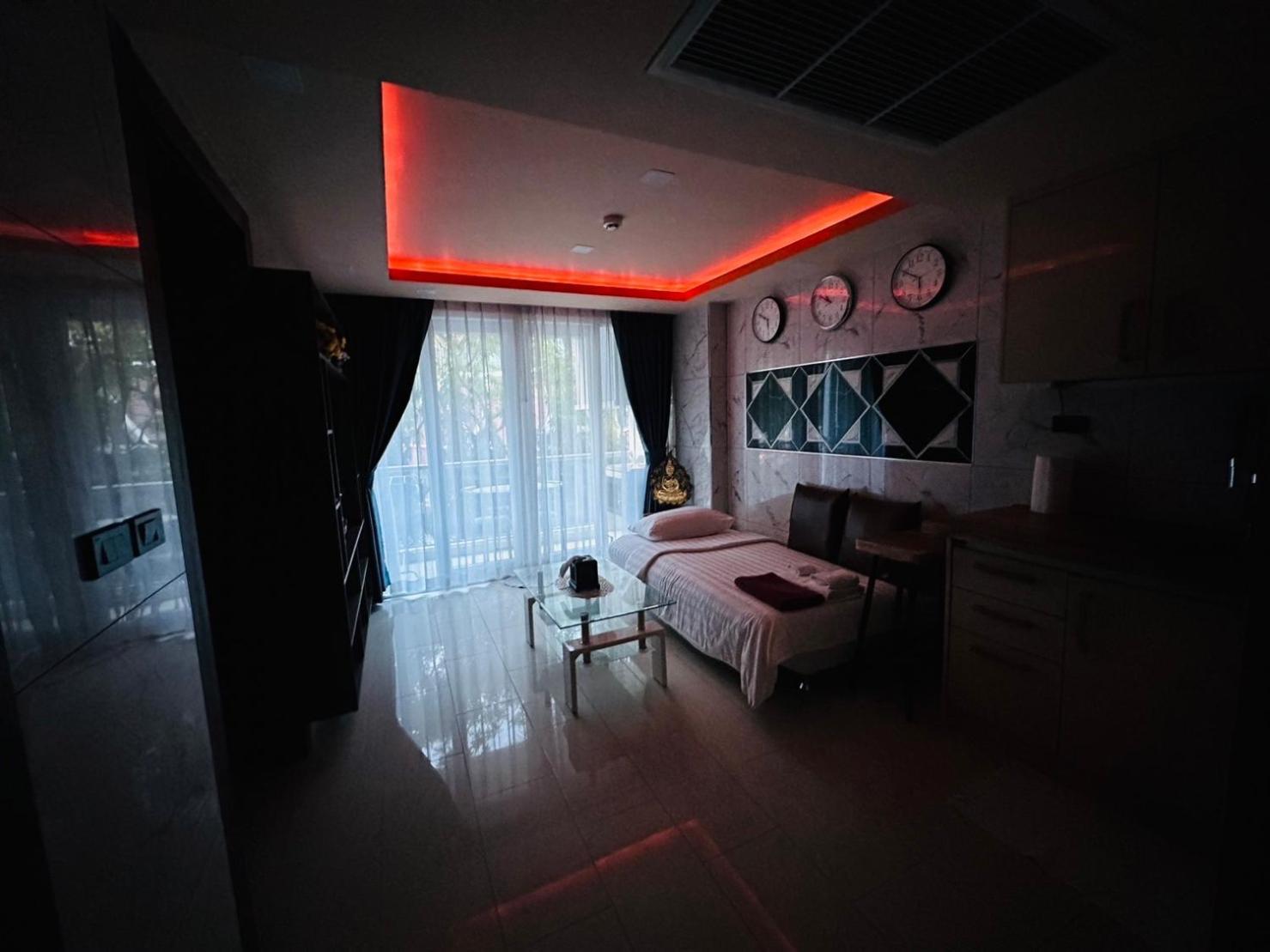 Luxury Business Suits In Grand Avenue By Pattaya City Estates Exteriör bild