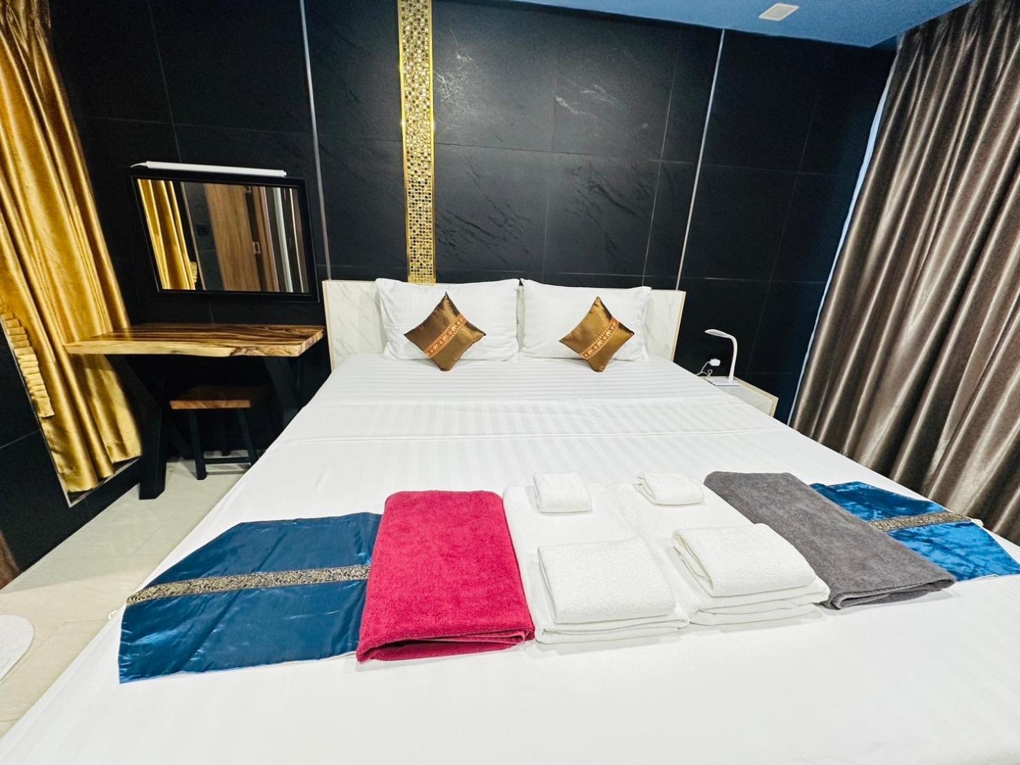 Luxury Business Suits In Grand Avenue By Pattaya City Estates Exteriör bild