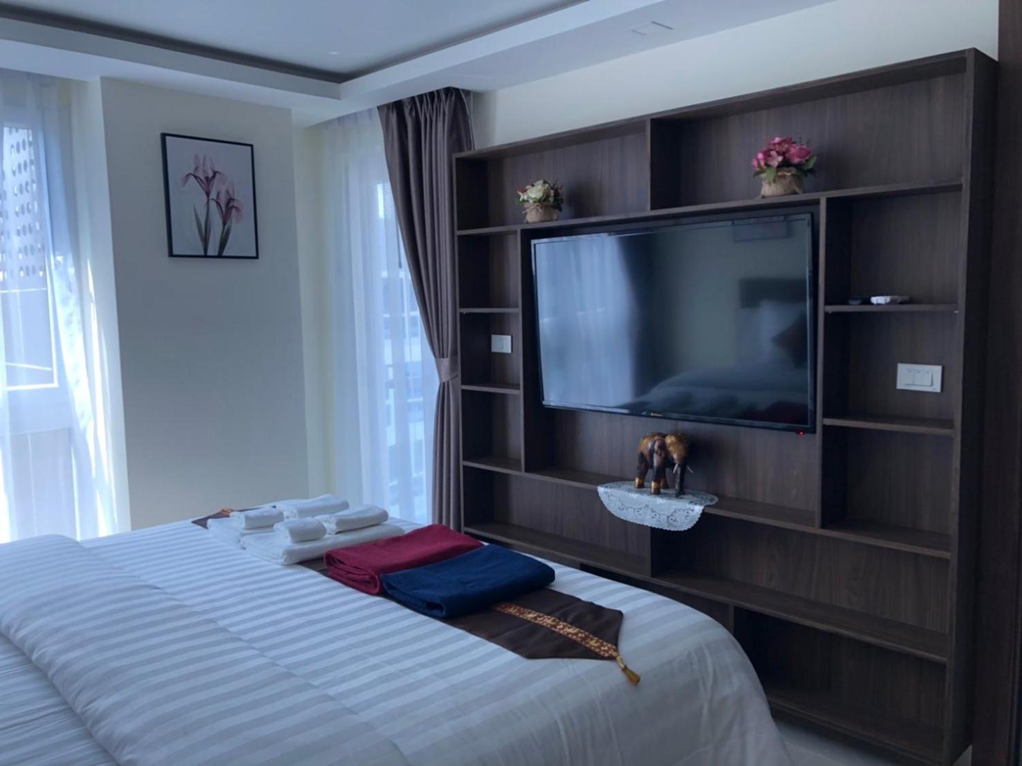 Luxury Business Suits In Grand Avenue By Pattaya City Estates Exteriör bild
