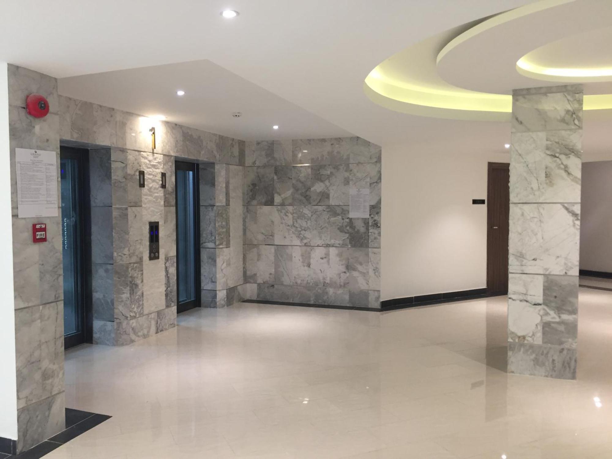 Luxury Business Suits In Grand Avenue By Pattaya City Estates Exteriör bild