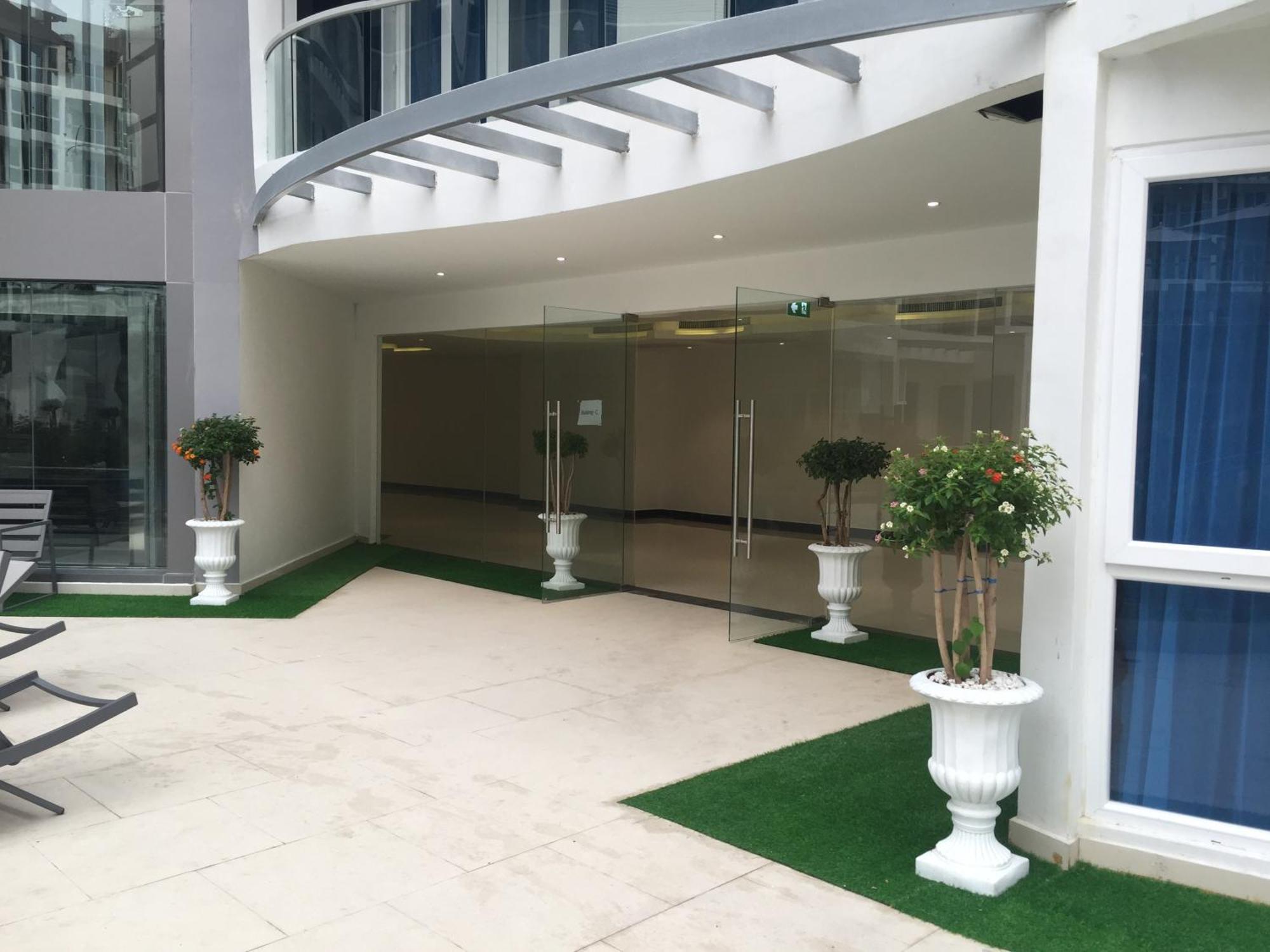 Luxury Business Suits In Grand Avenue By Pattaya City Estates Exteriör bild
